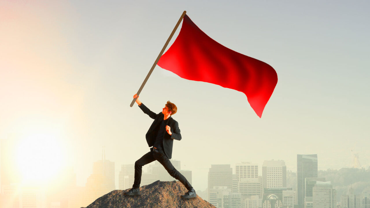 El consejo de Google sobre la contratación de un SEO y banderas rojas para observar